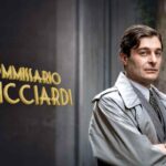 Il Commissario Ricciardi in posa