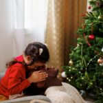 bimbi sotto albero di natale