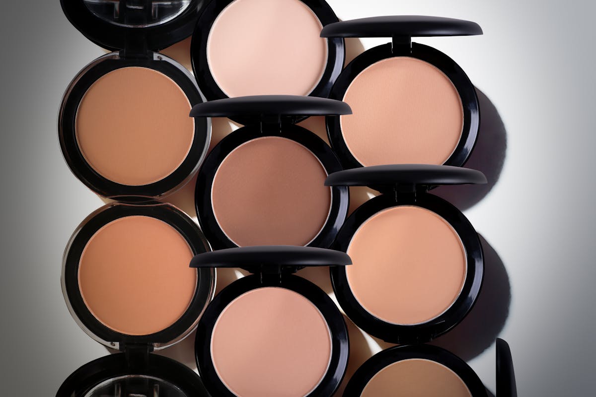 confezioni aperte di cipria