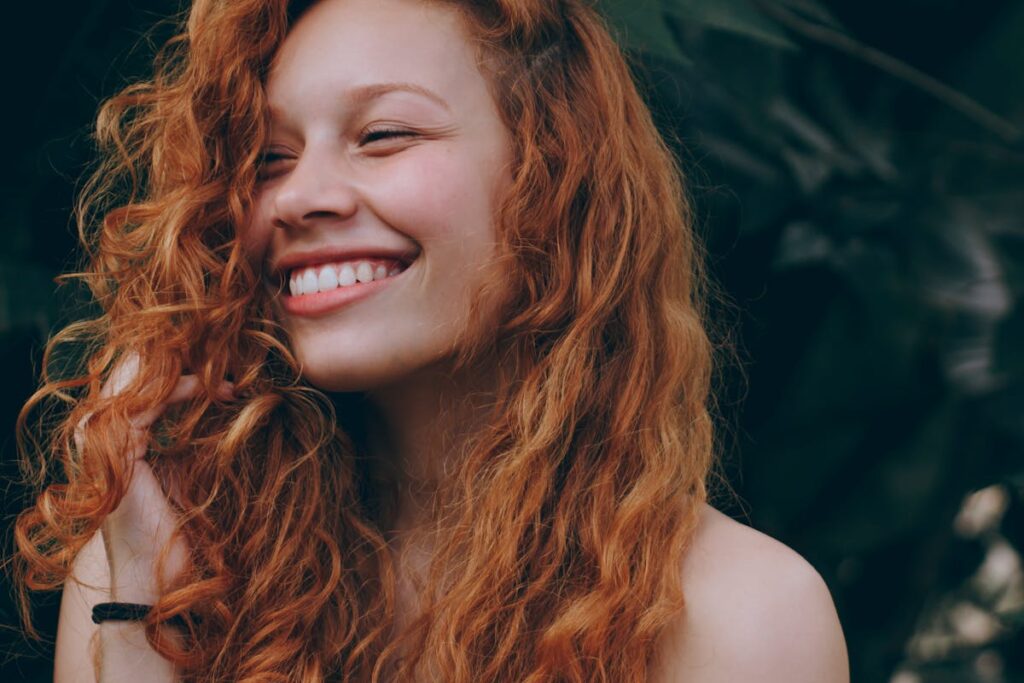 donna con capelli rossi