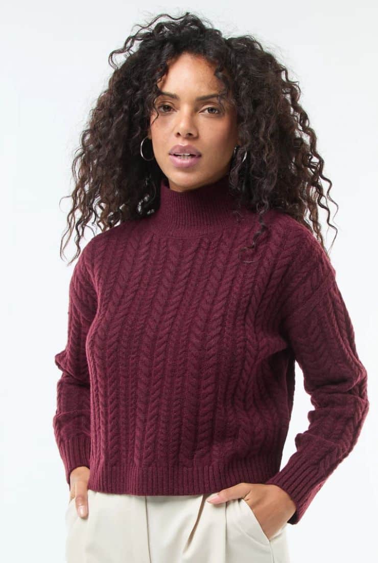 Maglione vinaccia con trecce