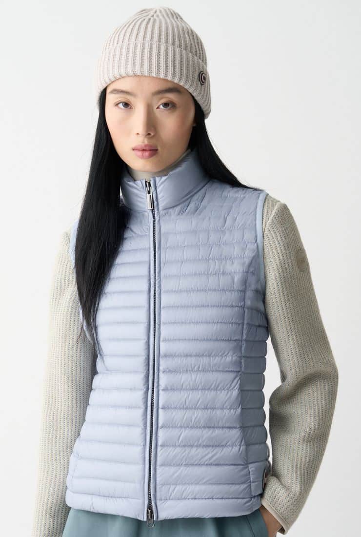 Donna con gilet carta da zucchero