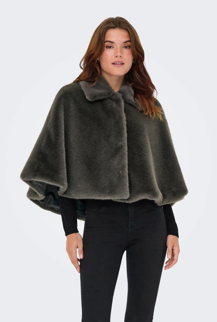 Donna con cappa grigio