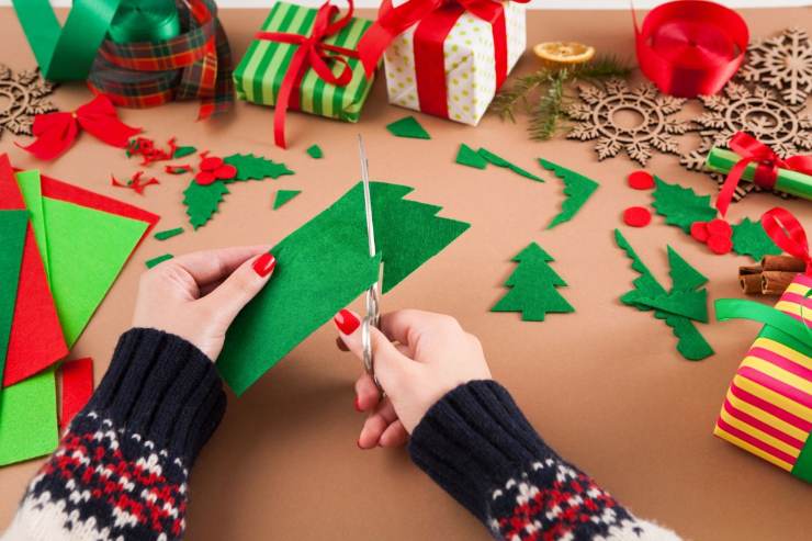 tavolo con fogli vari