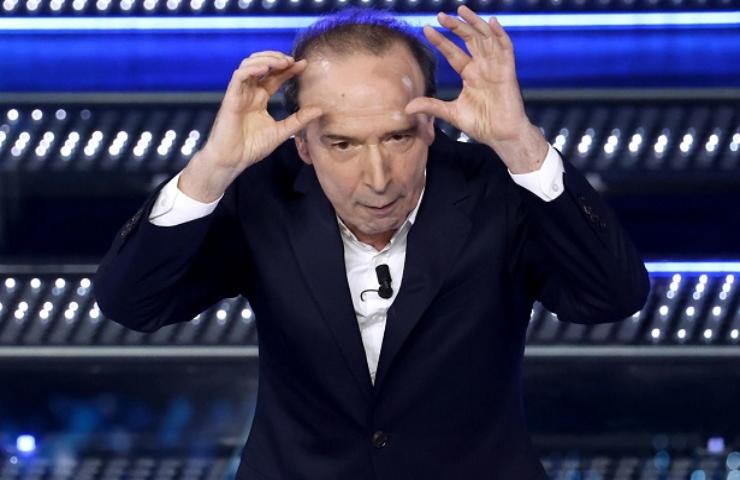 Roberto Benigni che gesticola
