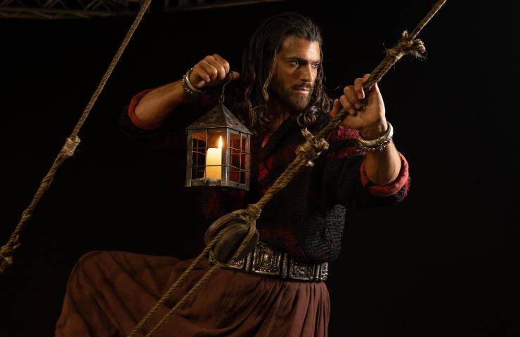 Can Yaman nei panni di Sandokan