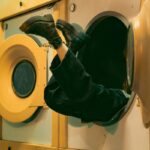 persona dentro asciugatrice