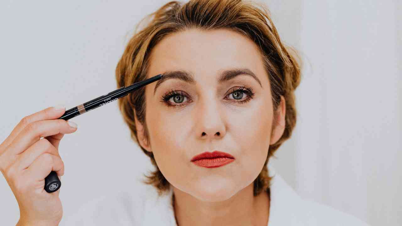 Sopracciglia sempre perfette con questo trucco - Pourfemme.it
