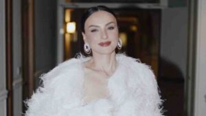 Blush effetto lifting di Arisa a Sanremo - Pourfemme.it (Fonte foto @arisamusic)