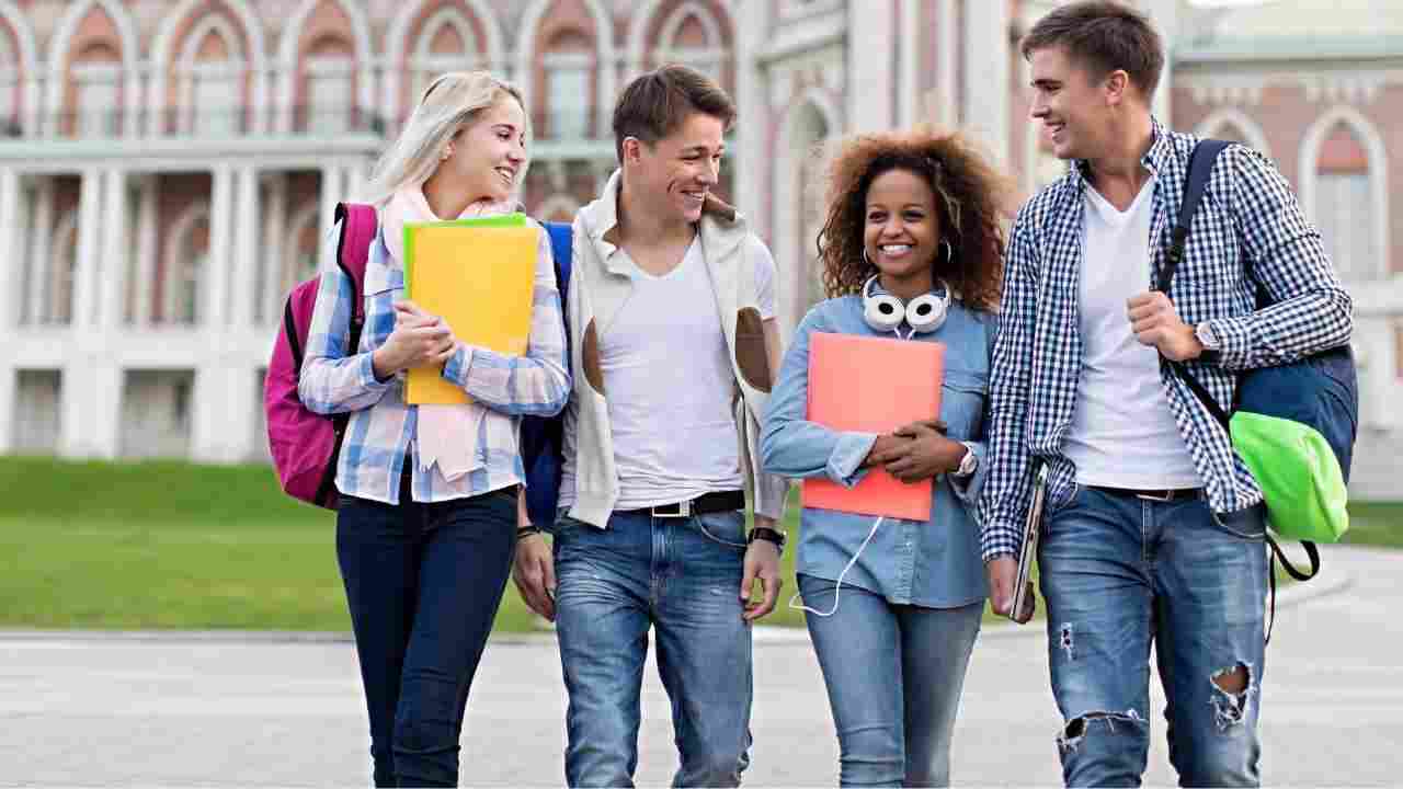 Outfit da università per lei e per lui - Pourfemme.it