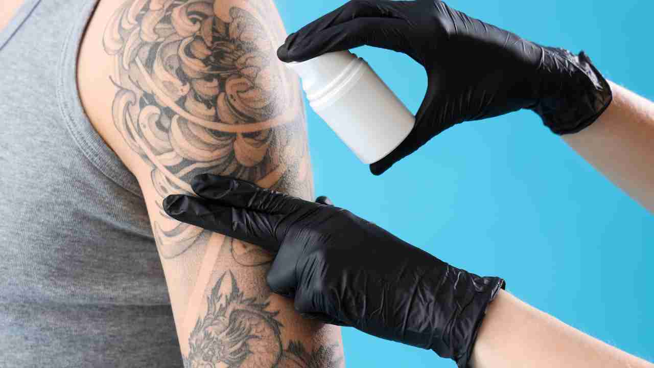 Quale crema usare per i tatuaggi in estate - Pourfemme.it