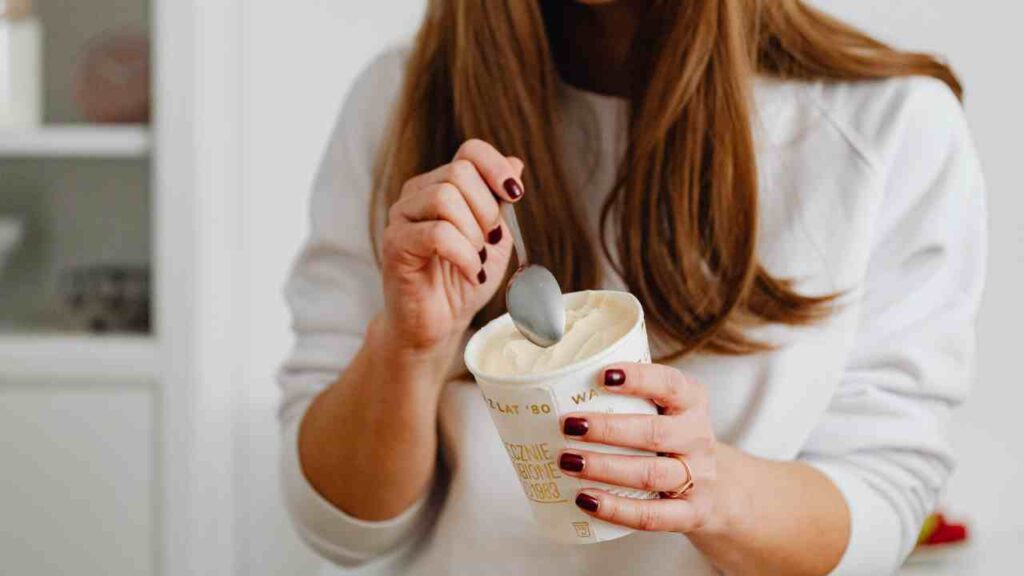 Mangiare gelato sostituisce un pasto - Pourfemme.it