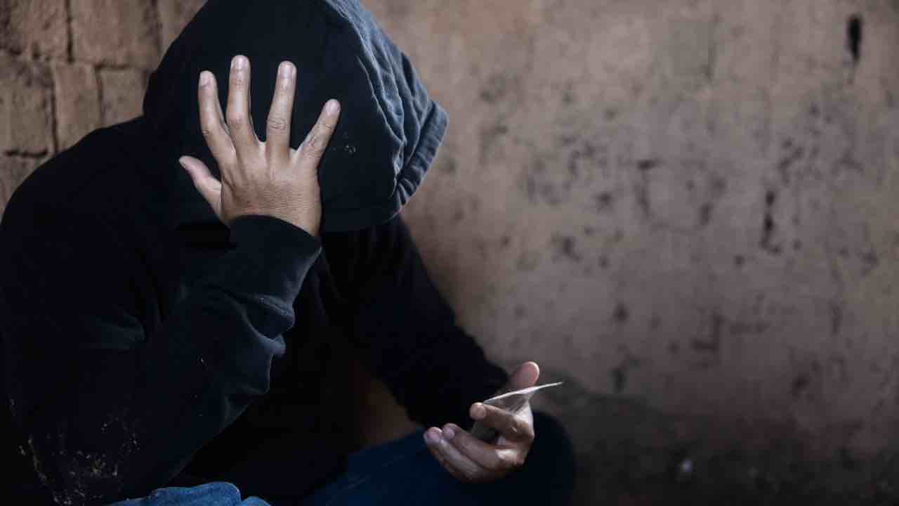 figlio che si droga