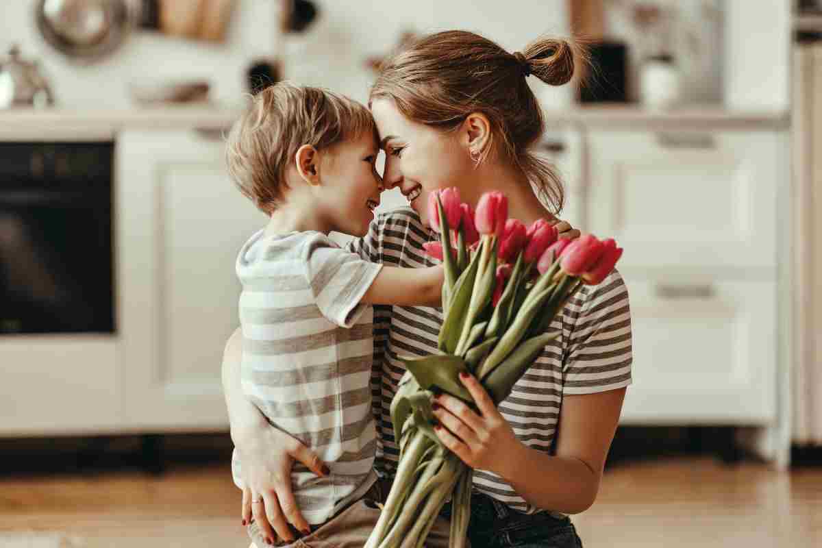 Maternità e lavoro, il divario che non si chiude: in Italia occupata solo una madre su due con figli piccoli
