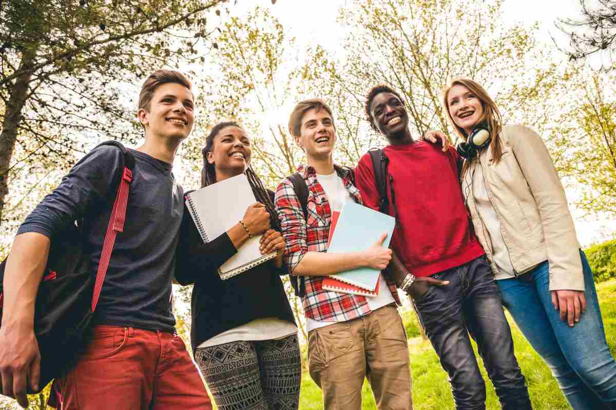 Gite scolastiche, cambia tutto: “Oggi il vero rischio è l’alcol tra gli adolescenti”