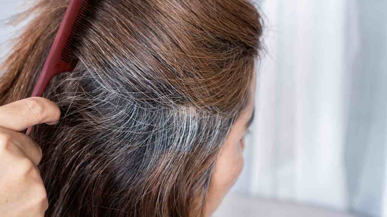 Capelli bianchi come fare con la ricrescita - Pourfemme.it