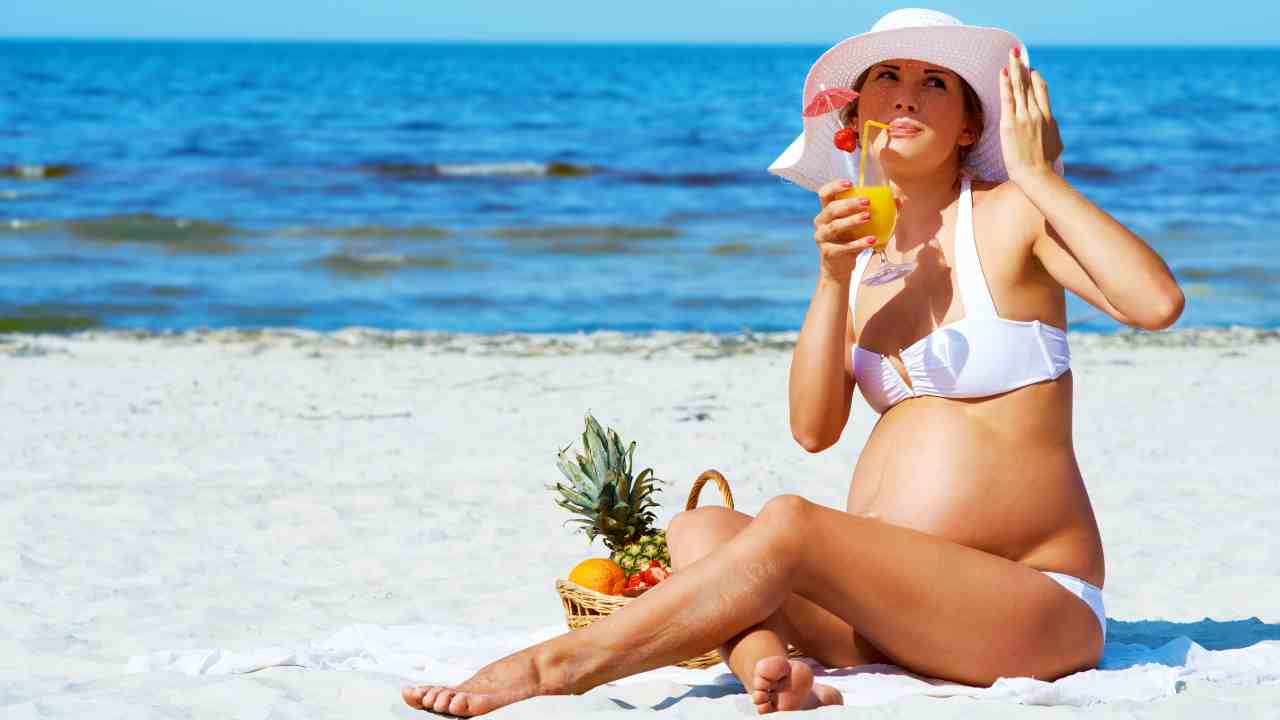 Donna incinta al mare - Pourfemme.it