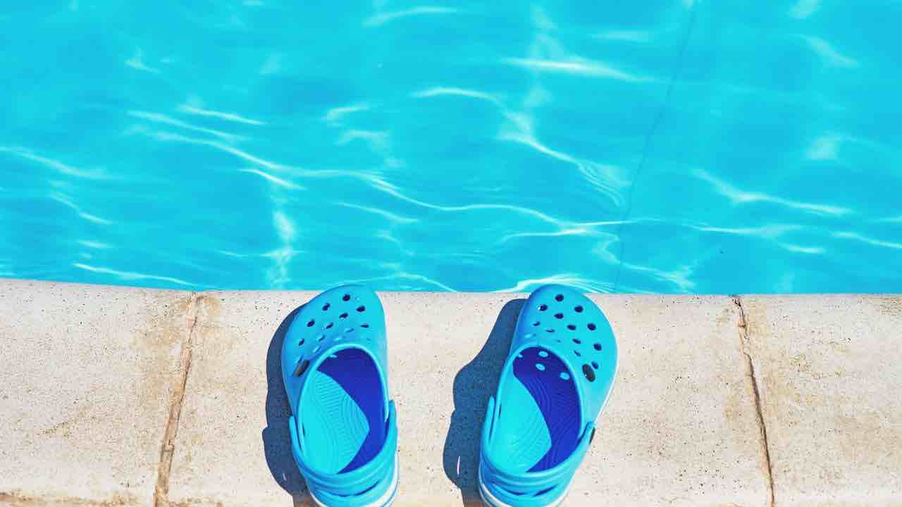 pulire le crocs