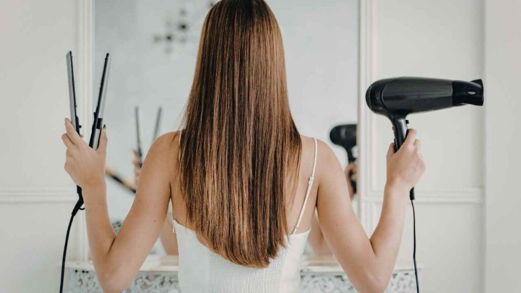Come mantenere i capelli lisci in estate - Pourfemme.it