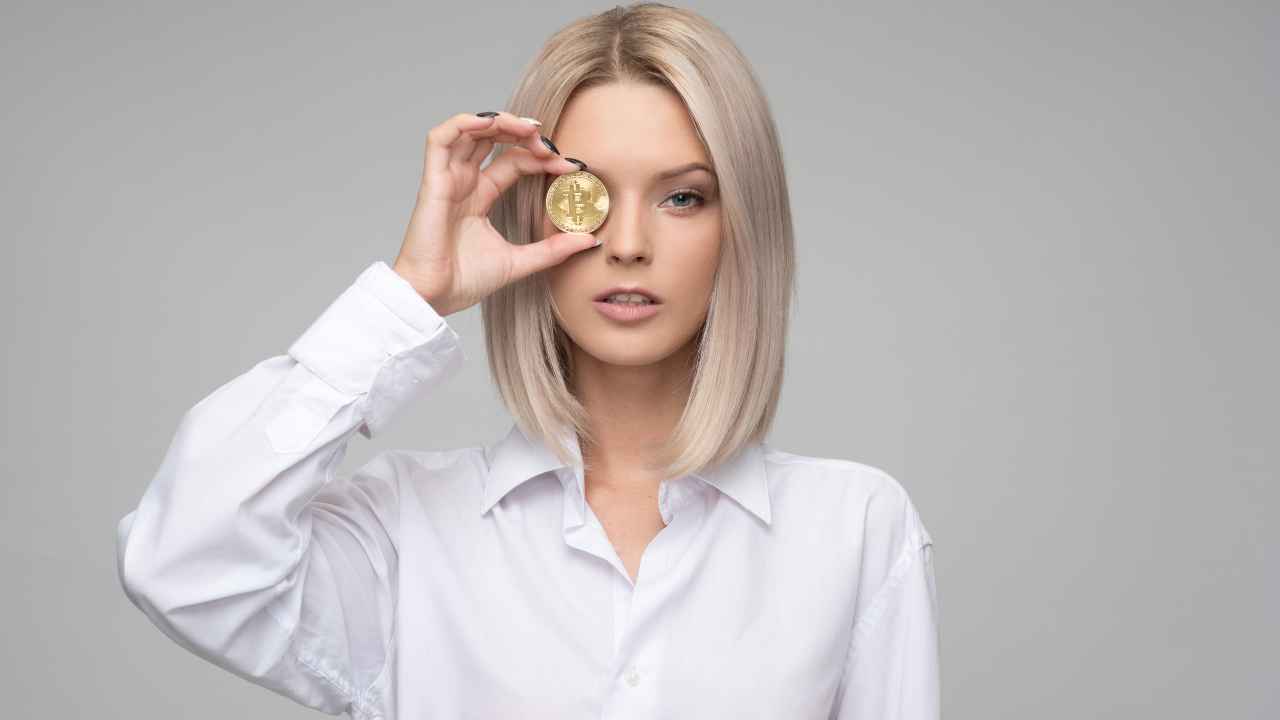 Camicia bianca come indossarla sugli outfit casual - Pourfemme.it