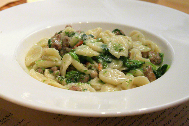 Pasta con cicoria e salsiccia