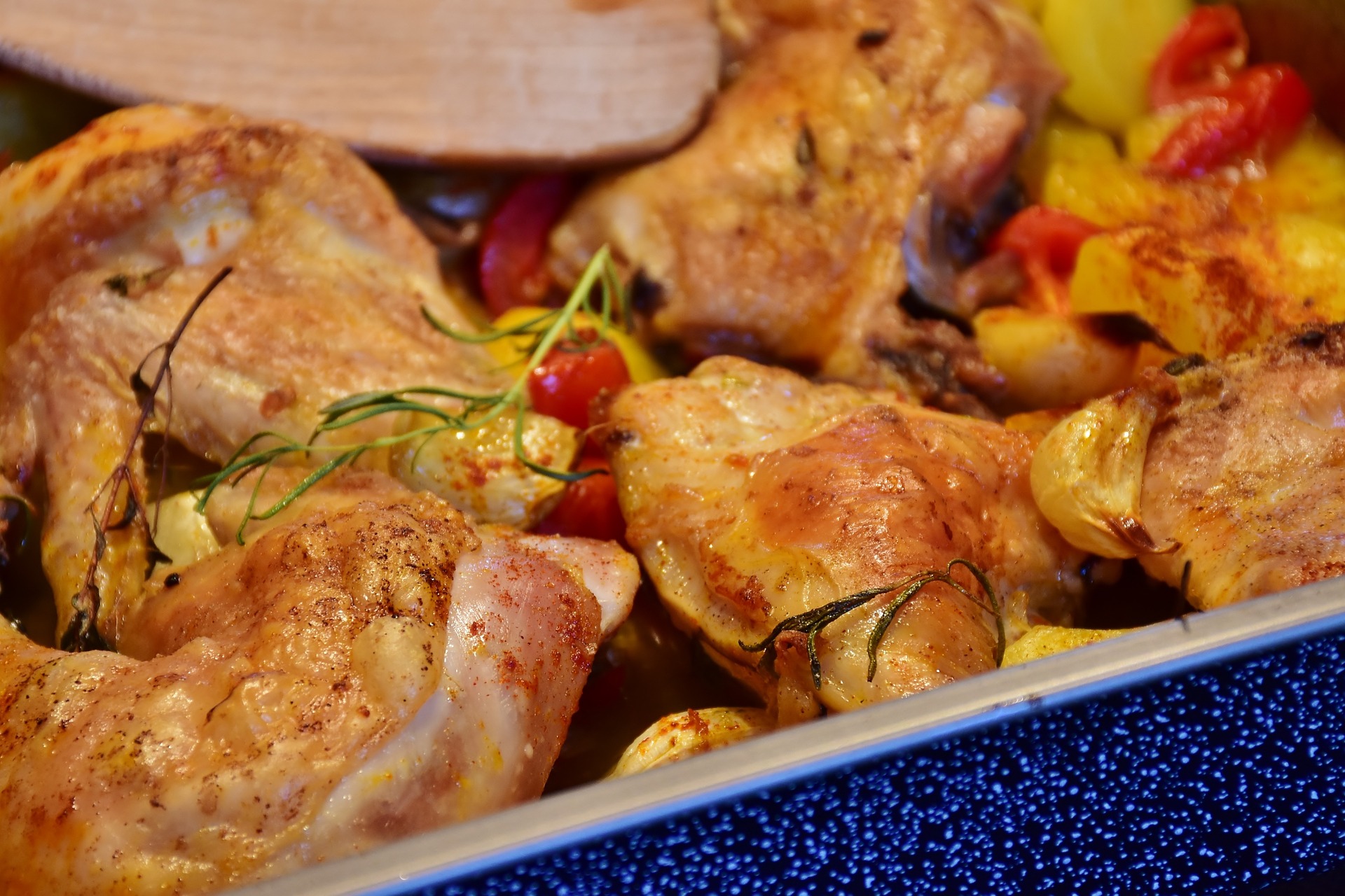 Cosce di pollo al forno con patate