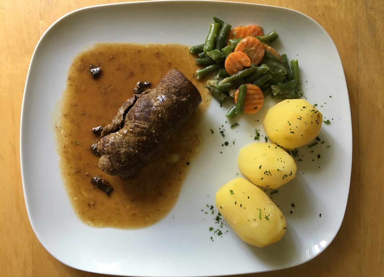 INVOLTINI DI CARCIOFI E CARNE