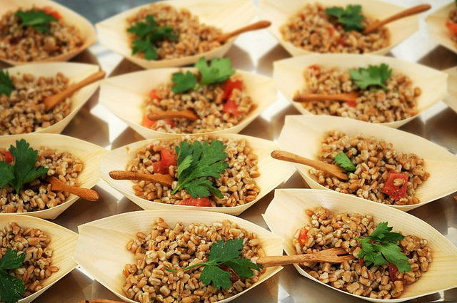 Insalata d’orzo con tonno e pomodorini