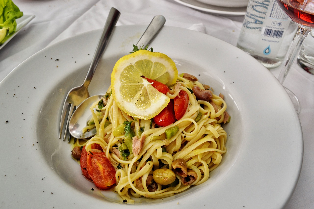 Pasta con zucchine e tonno