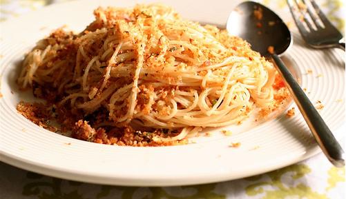 Spaghetti con mollica di pane
