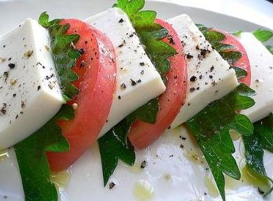 caprese tofu ricetta