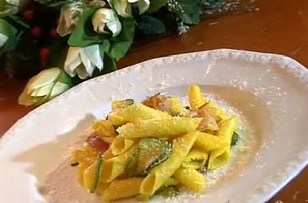 cotto e mangiato garganelli con zucchine