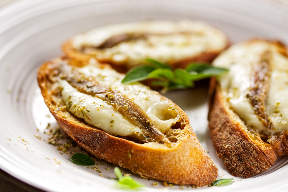 Crostini di pesce alla caprese