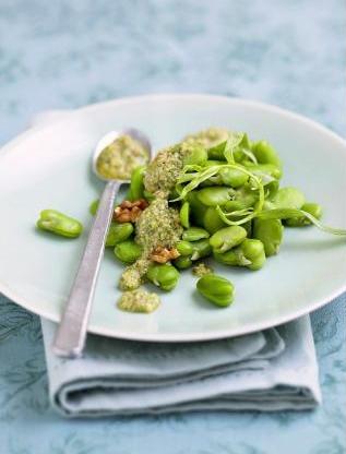 Insalata di fave con pesto di noci