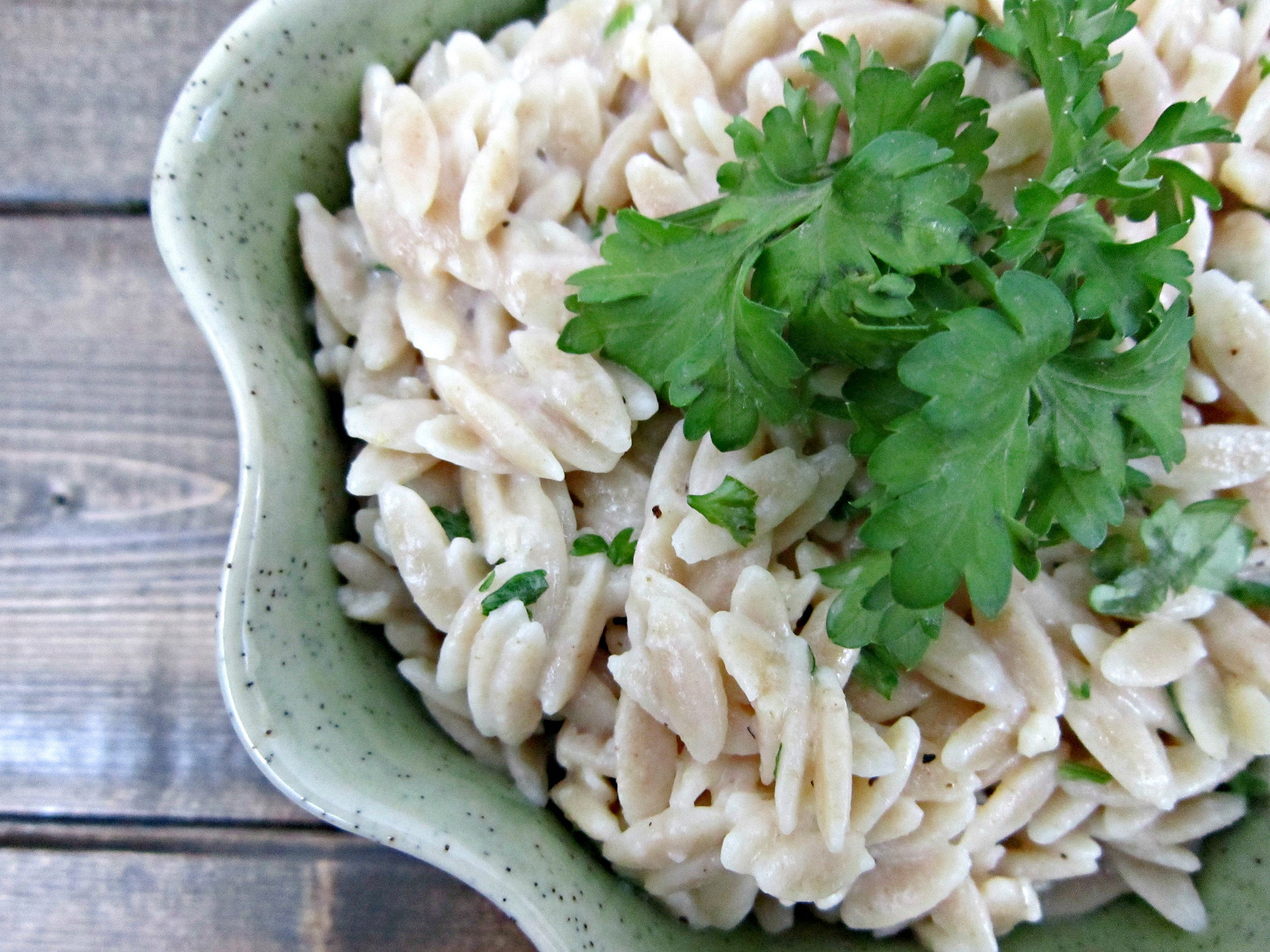 insalata di orzo con salmone