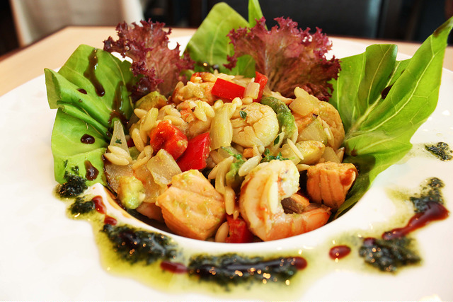 Insalata d’orzo con pesce