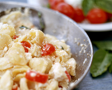 Pasta fredda con ricotta e pomodorini