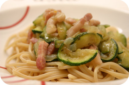 pasta fredda zucchine pancetta