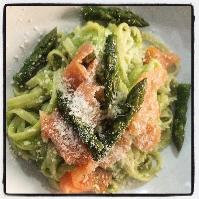 Pasta fresca con asparagi e salmone affumicato