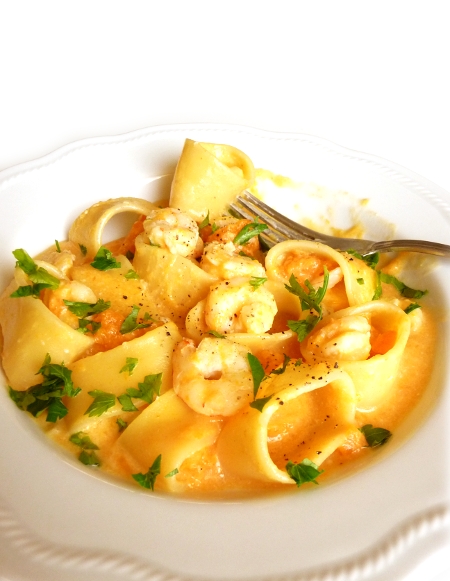 Pasta con zucca e gamberi
