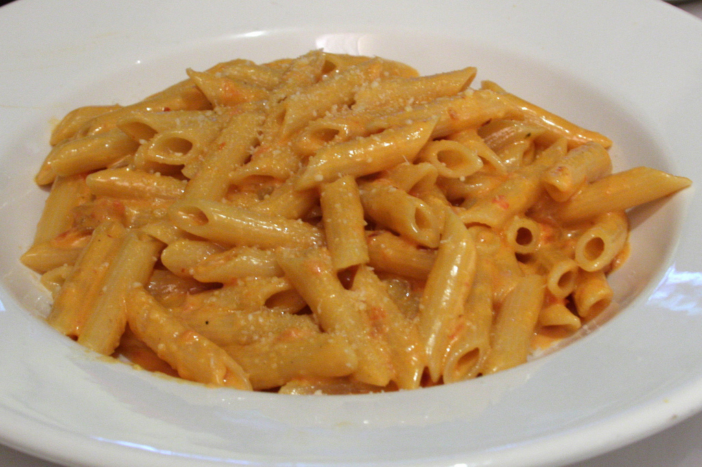 Pennette in salsa rosa al salmone