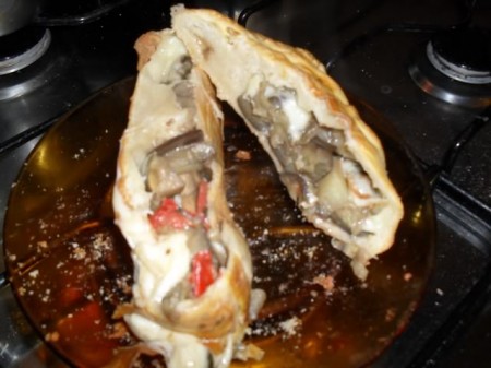 rotolo di pasta sfoglia con melanzane