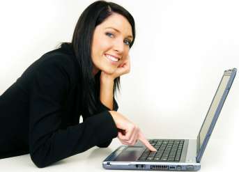 donna al computer