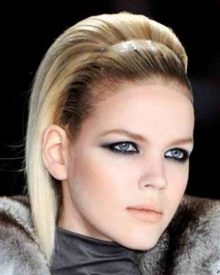 Capelli inverno 2010: pettinatura all’indietro e viso scoperto