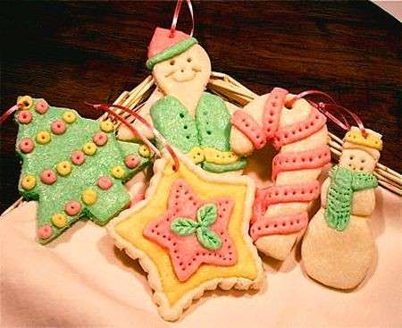 Biscotti Albero Di Natale Fai Da Te.Addobbi Natalizi Fai Da Te Decorazioni Per L Albero In Pasta Di Sale Foto Pourfemme