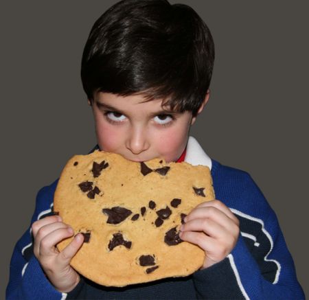 bambino mangia