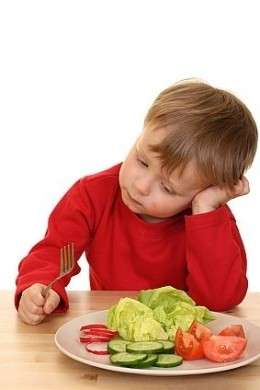 Bambino e verdure