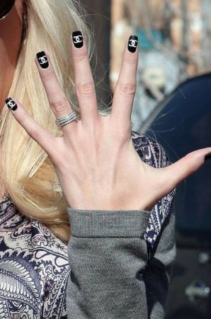 logo manicure