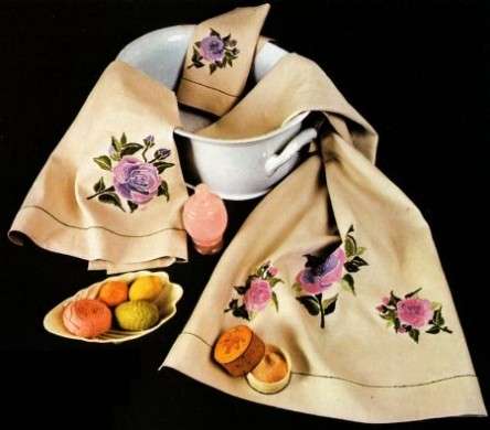 Set di asciugamani con rosa cucita