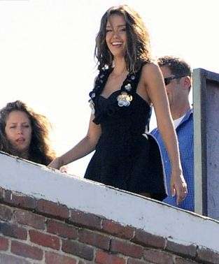Jessica Alba con abito Miu Miu